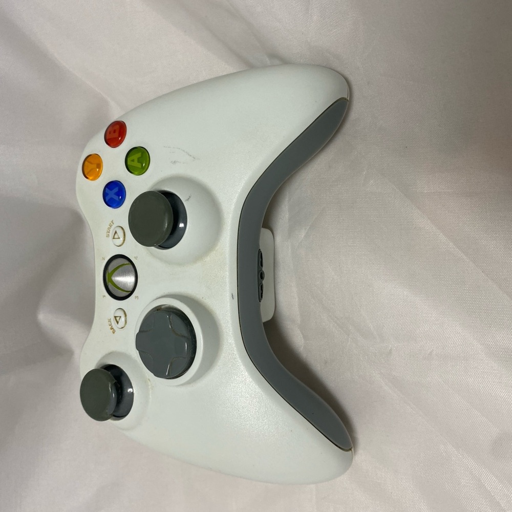Official Microsoft Xbox 360 White Controller. NO BATTERY COVER